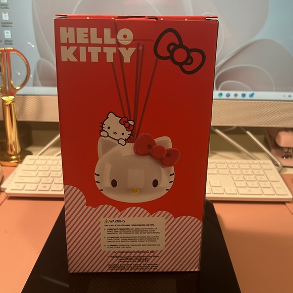 Hello Kitty by Sanrio. Ceramic Reed Diffuser w/ oil (vanilla scent) included. - Picture 3 of 6